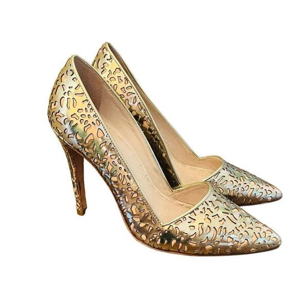 ALICE + OLIVIA by STACEY BENDET Gold Laser Cut Heel Pumps 36 (US 6) - Picture 1 of 14